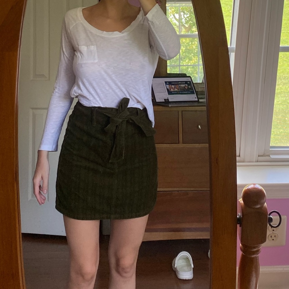 ❗CLOSET CLOSING ❗ NWOT Corduroy bow skirt